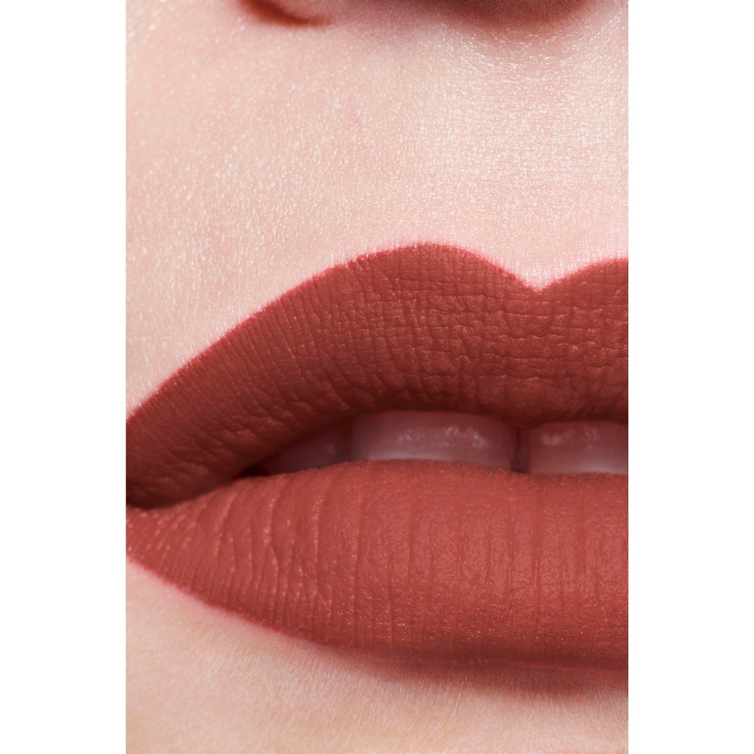 LA BARRA DE LABIOS LÍQUIDA MATE INTENSA DE LARGA DURACIÓN